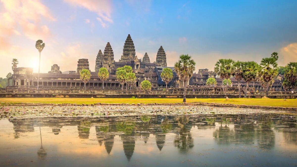 Angkor Wat: Observatory of the Moon and Sun